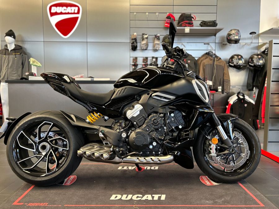 Ducati Monster Ducati Diavel Dark Price 2024 DUCATI DIAVEL V4